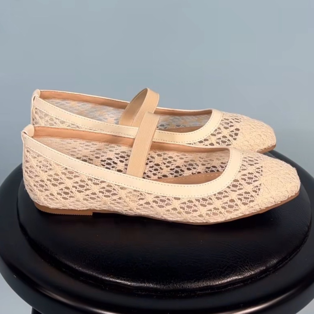 NEW!! CCOCCI Cream Flats Semi Square Toe Cotton Lace